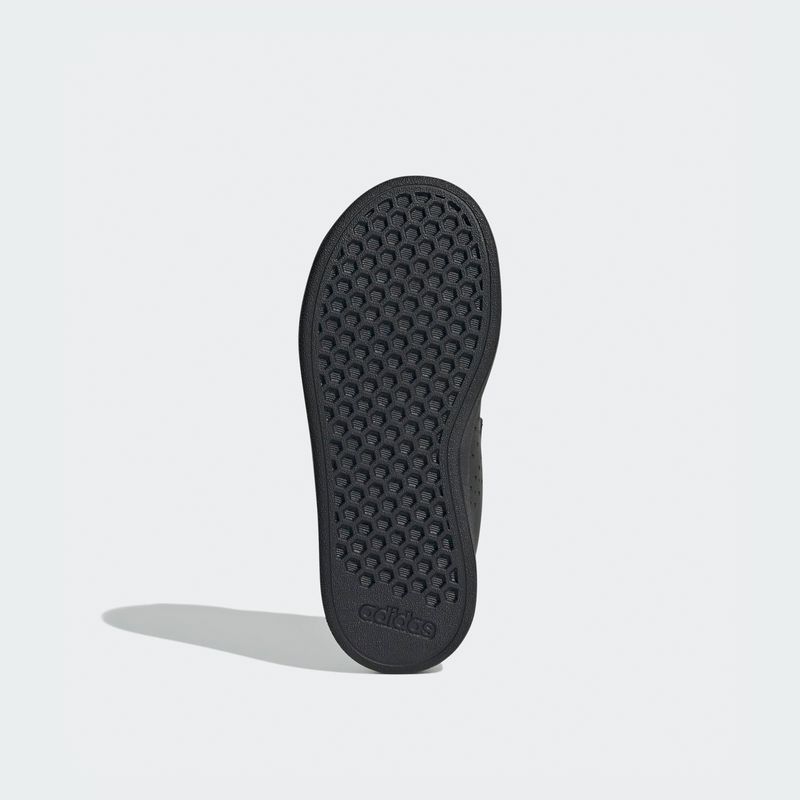 IE9018_4_FOOTWEAR_Photography_Bottom-View_grey