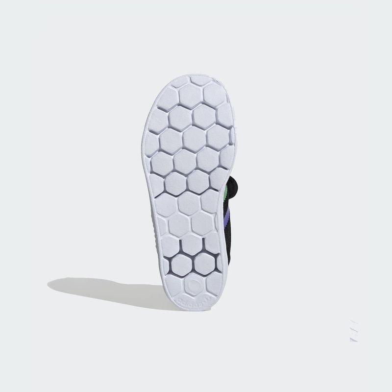 IE0684_4_FOOTWEAR_Photography_Bottom-View_white